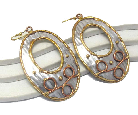 Handmade metal art round hoop earring - 100% brass / AZERFH210-GMU